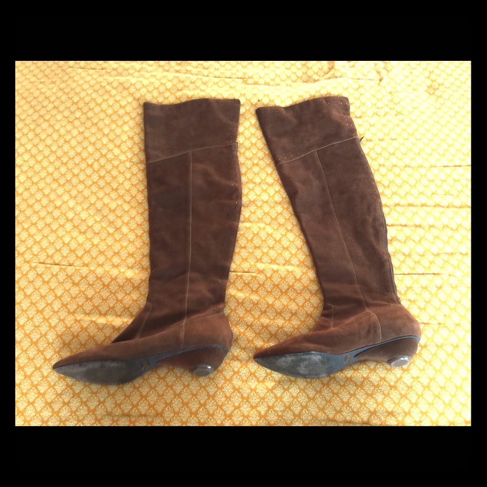 Gwyneth Brown Suede Thigh-High Boots!